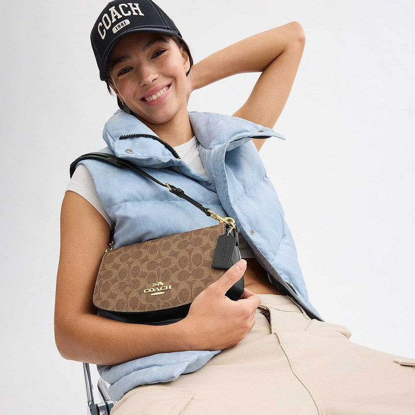 กระเป๋าสะพายผู้หญิง รุ่น Andrea Shoulder Bag In Signature Canvas