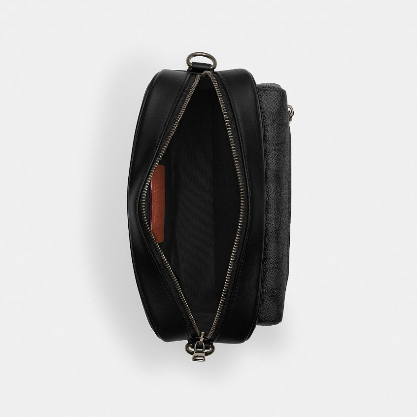 กระเป๋าสะพายข้างผู้ชาย รุ่น Elias Crossbody In Signature Canvas