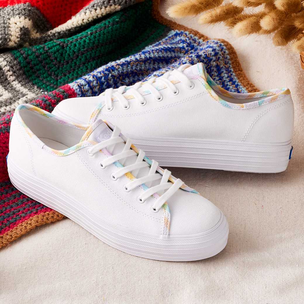 รองเท้าผ้าใบ  รุ่น Triple Kick Canvas Gingham Binding