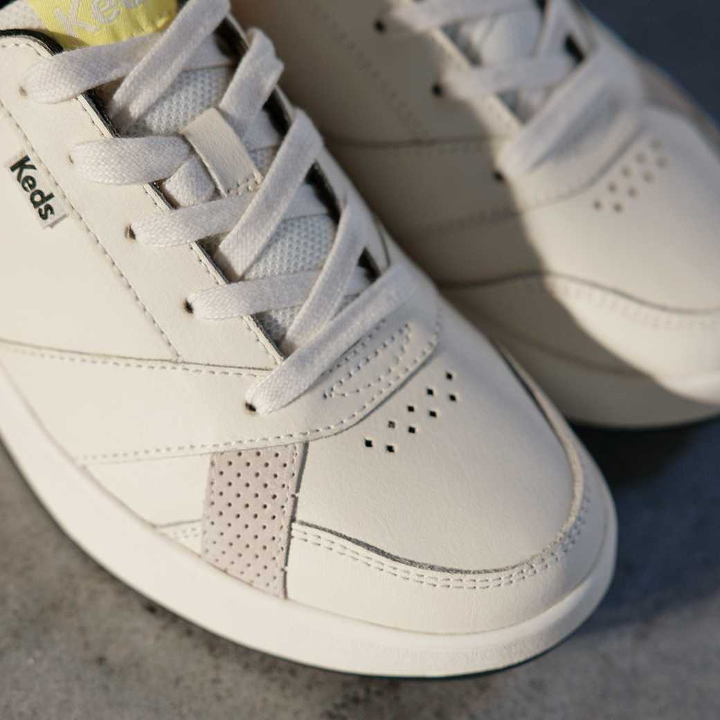 รองเท้าผ้าใบหนัง  รุ่น The Court Leather