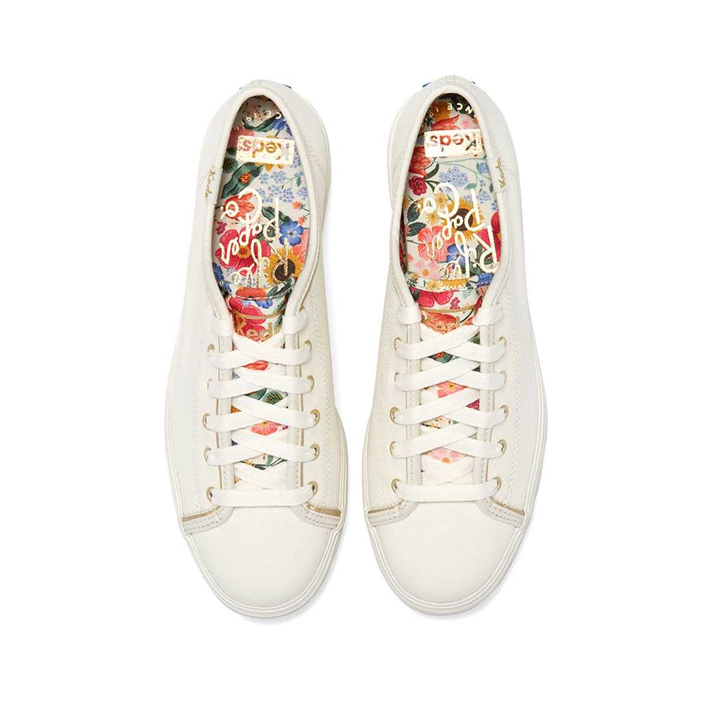 รองเท้าผ้าใบ  รุ่น Triple Kick RPC Blossom