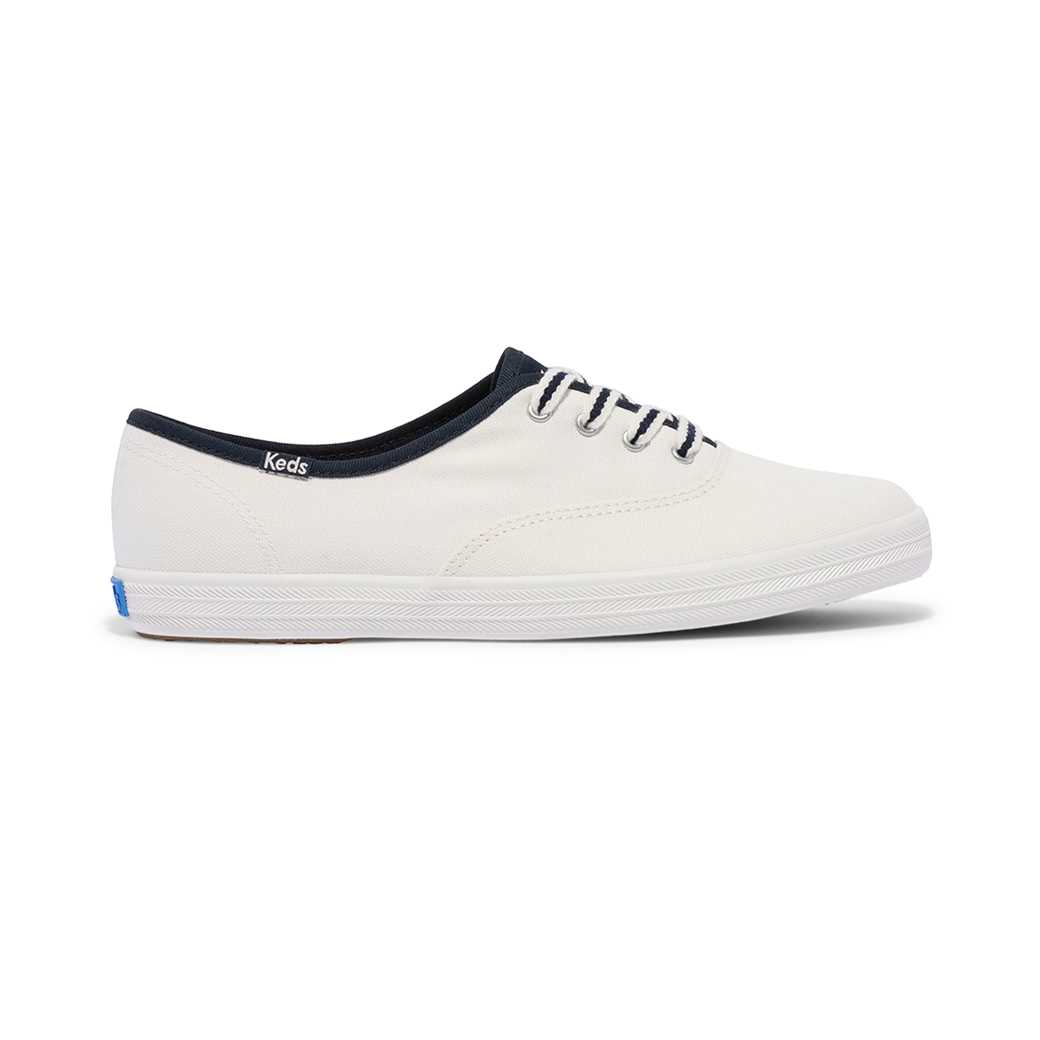 รองเท้าผ้าใบ  รุ่น Champion Canvas Varsity Lace