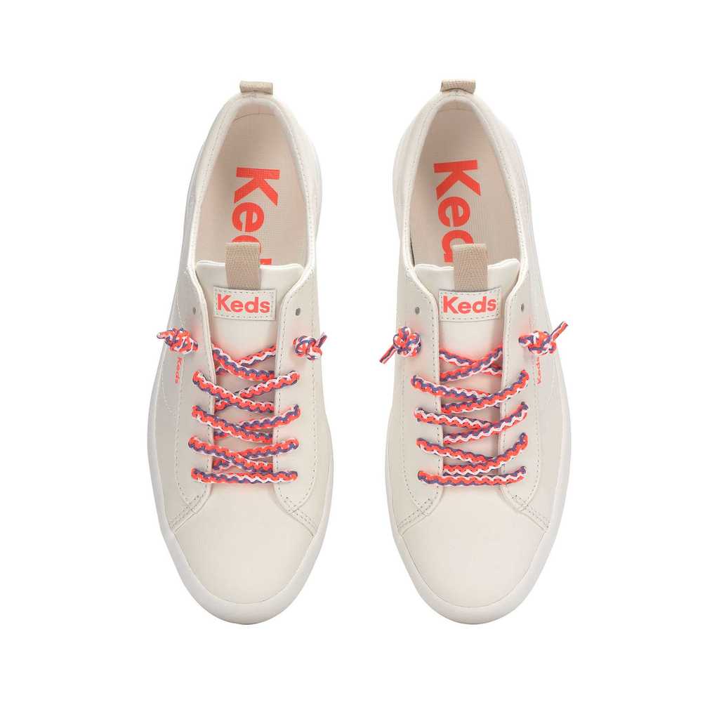 รองเท้าผ้าใบหนัง ผู้หญิง รุ่น Kickback Leather Round Laces