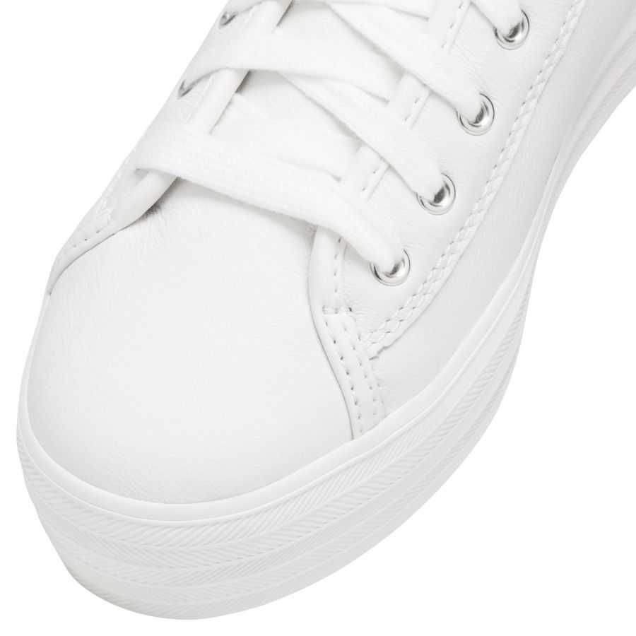 รองเท้าผ้าใบหนัง ผู้หญิง รุ่น Triple Kick Leather