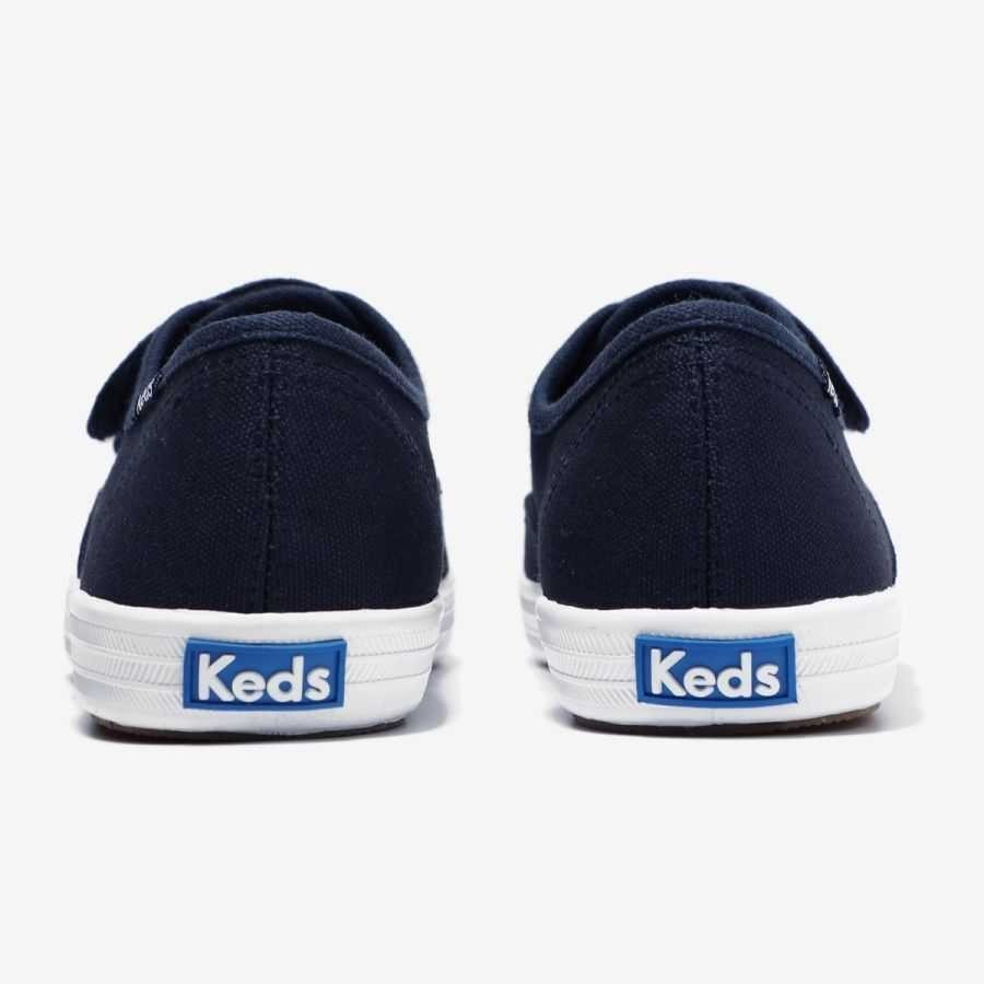 รองเท้าผ้าใบ ผู้หญิง รุ่น Champion VC