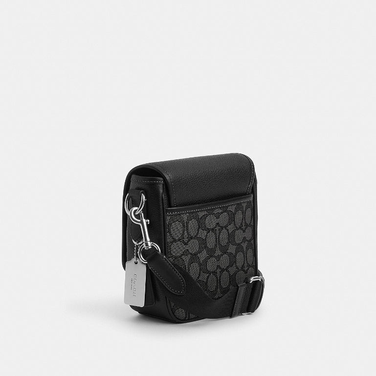 กระเป๋าสะพายข้างผู้ชาย รุ่น Lucas Crossbody In Signature Jacquard