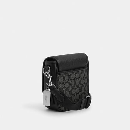 กระเป๋าสะพายข้างผู้ชาย รุ่น Lucas Crossbody In Signature Jacquard