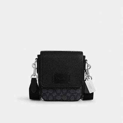 กระเป๋าสะพายข้างผู้ชาย รุ่น Lucas Crossbody In Signature Jacquard