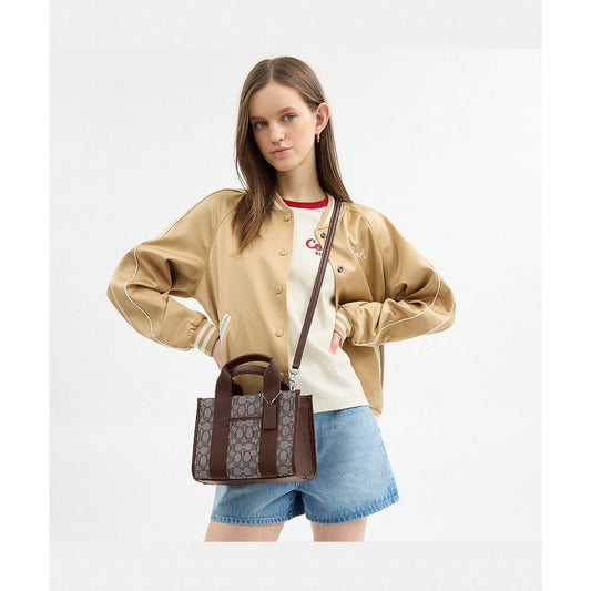 กระเป๋าสะพายผู้หญิง รุ่น Smith Tote Bag 24 In Signature Jacquard
