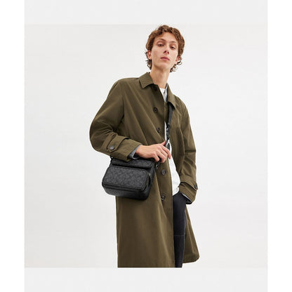 กระเป๋าสะพายข้างผู้ชาย รุ่น Sullivan Flap Crossbody Bag In Signature Canvas