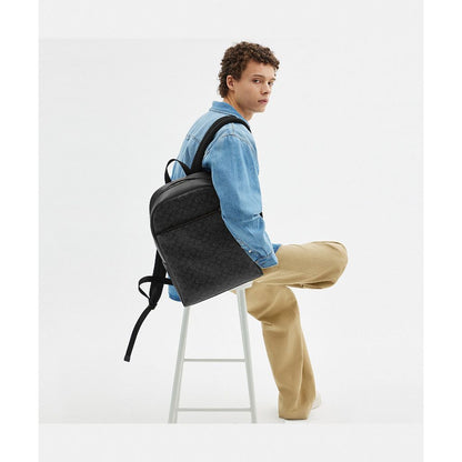 กระเป๋าเป้ผู้ชาย รุ่น Owen Backpack In Signature Canvas