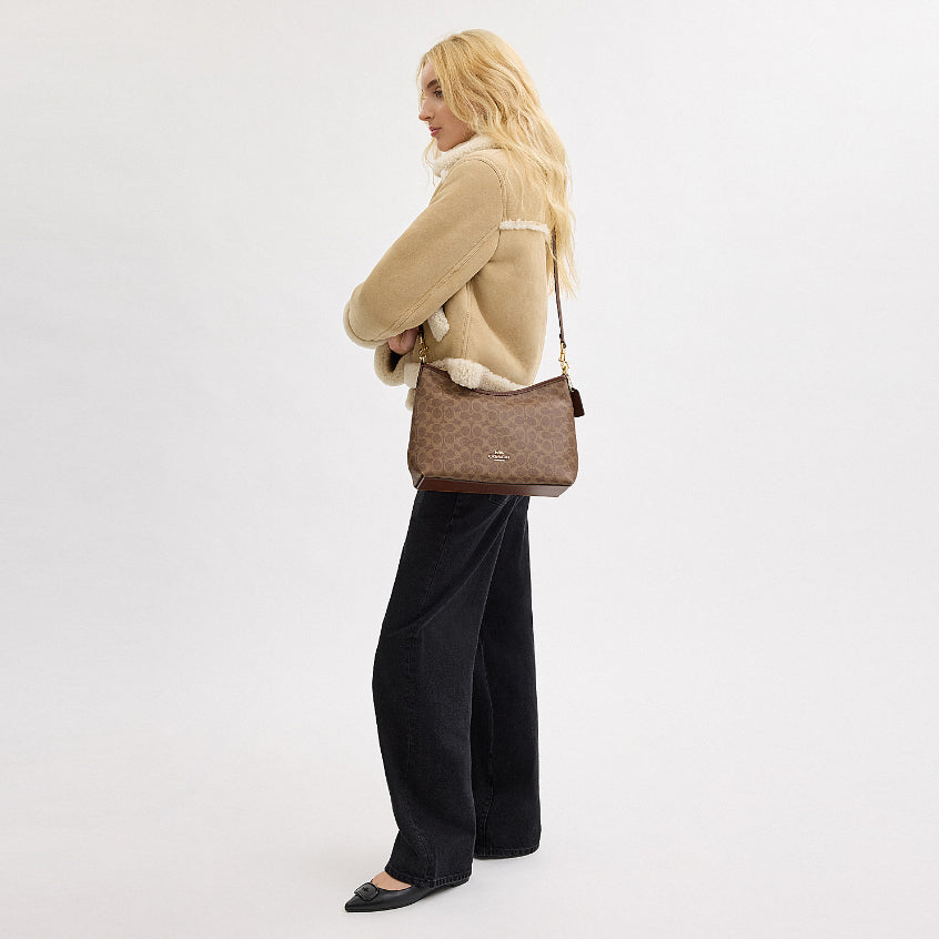 กระเป๋าสะพายผู้หญิง รุ่น Laurel Shoulder Bag In Signature Canvas