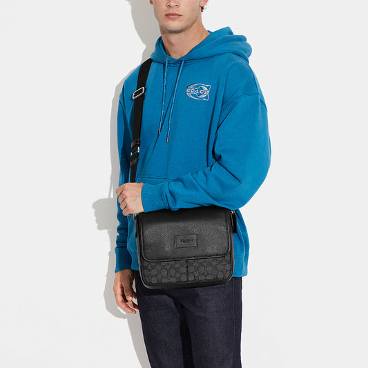 กระเป๋าสะพายข้างผู้ชาย รุ่น Sprint Map Bag 25 In Signature Jacquard