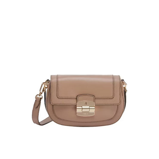 กระเป๋าสะพายผู้หญิง รุ่น Club 2 S Crossbody 26