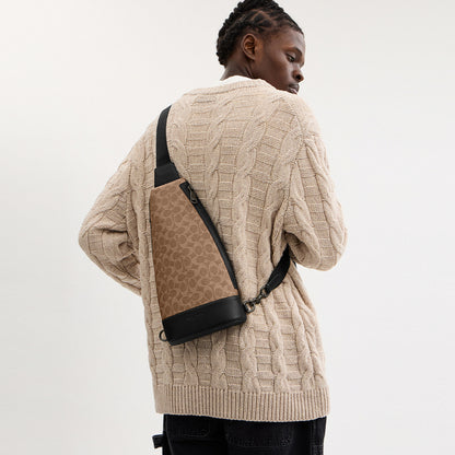 กระเป๋าคาดอกผู้ชาย รุ่น Dominic Sling Pack In Signature Canvas