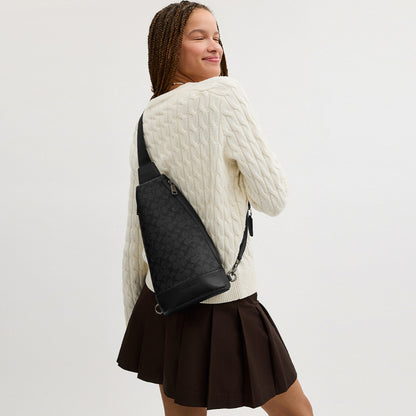 กระเป๋าคาดอกผู้ชาย รุ่น Dominic Sling Pack In Signature Canvas