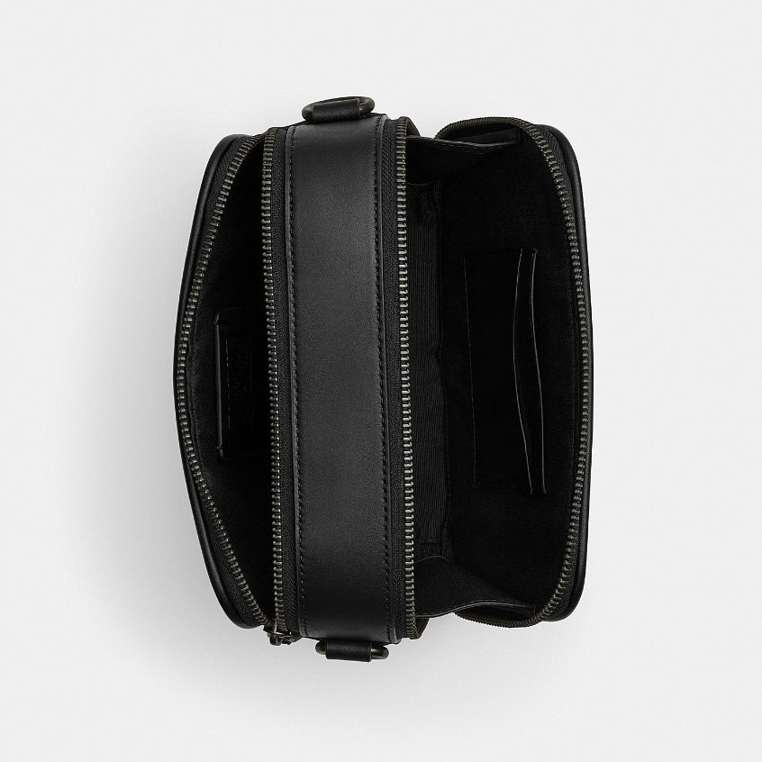 กระเป๋าสะพายข้างผู้ชาย รุ่น Wyatt Crossbody Bag In Signature Canvas