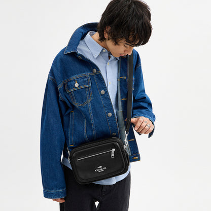 กระเป๋าสะพายข้างผู้ชาย รุ่น Elias Crossbody