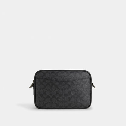 กระเป๋าสะพายข้างผู้ชาย รุ่น Elias Crossbody In Signature Canvas