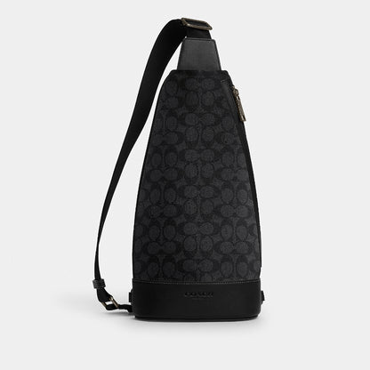กระเป๋าคาดอกผู้ชาย รุ่น Dominic Sling Pack In Signature Canvas