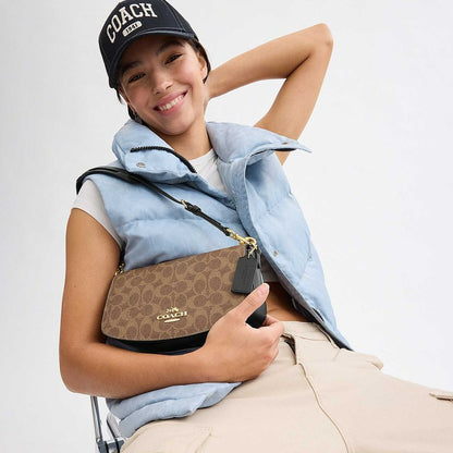 กระเป๋าสะพายผู้หญิง รุ่น Andrea Shoulder Bag In Signature Canvas