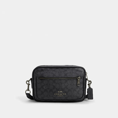 กระเป๋าสะพายข้างผู้ชาย รุ่น Elias Crossbody In Signature Canvas