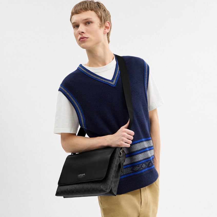 กระเป๋าใส่เอกสารผู้ชาย รุ่น Caleb Messenger Bag In Signature Canvas
