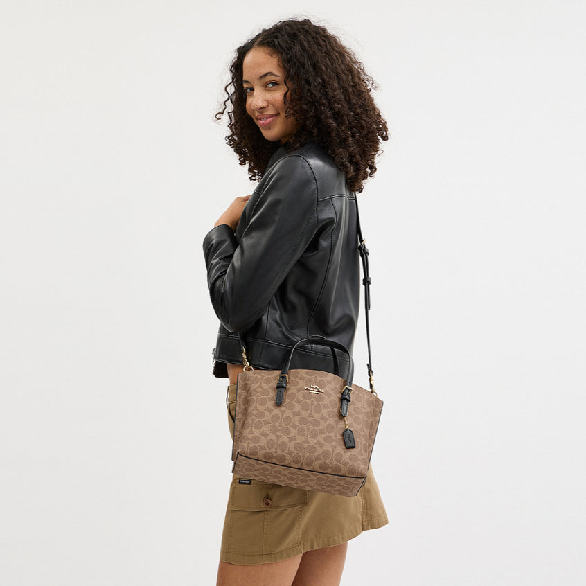 กระเป๋าสะพายผู้หญิง รุ่น Mollie Tote Bag 25 In Signature Canvas