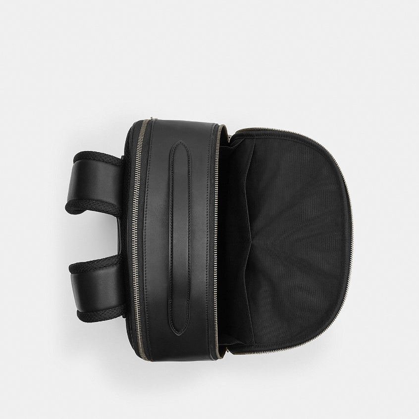 กระเป๋าเป้ผู้ชาย รุ่น Ethan Backpack In Signature Canvas