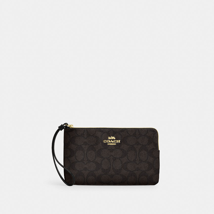 กระเป๋าคล้องมือผู้หญิง รุ่น Large Corner Zip Wristlet In Signature Canvas