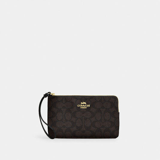 กระเป๋าคล้องมือผู้หญิง รุ่น Large Corner Zip Wristlet In Signature Canvas