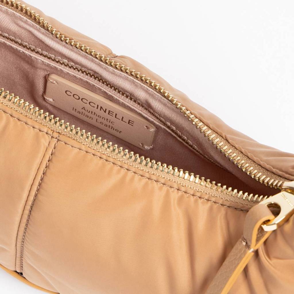 กระเป๋าถือผู้หญิง รุ่น Abigail Puffy Nylon