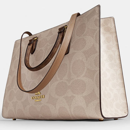 กระเป๋าสะพายผู้หญิง รุ่น Maggie Tote Bag In Blocked Signature Canvas