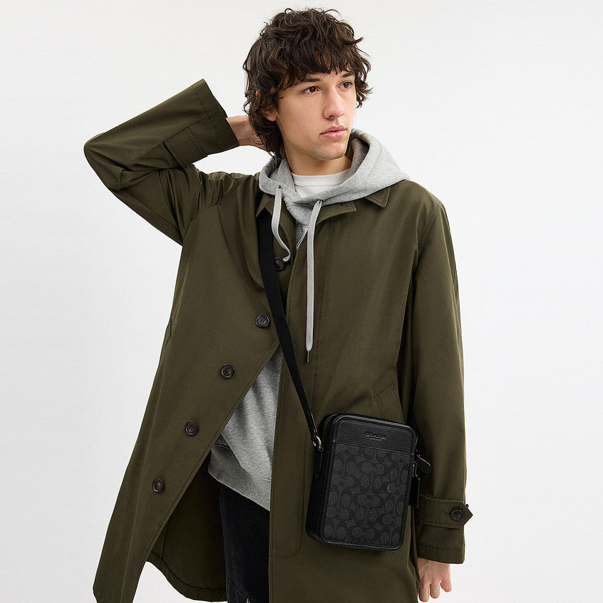 กระเป๋าสะพายข้างผู้ชาย รุ่น Sullivan Crossbody Bag In Signature Canvas