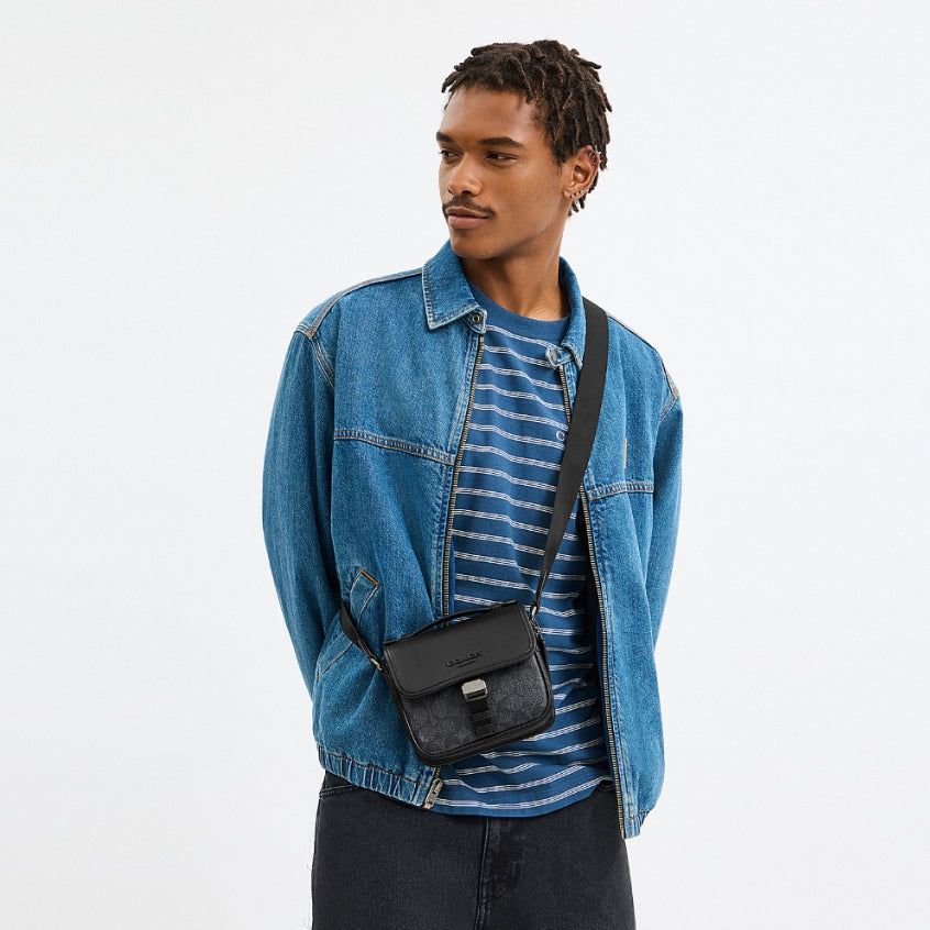 กระเป๋าสะพายข้างผู้ชาย รุ่น Racer Crossbody in Signature Canvas