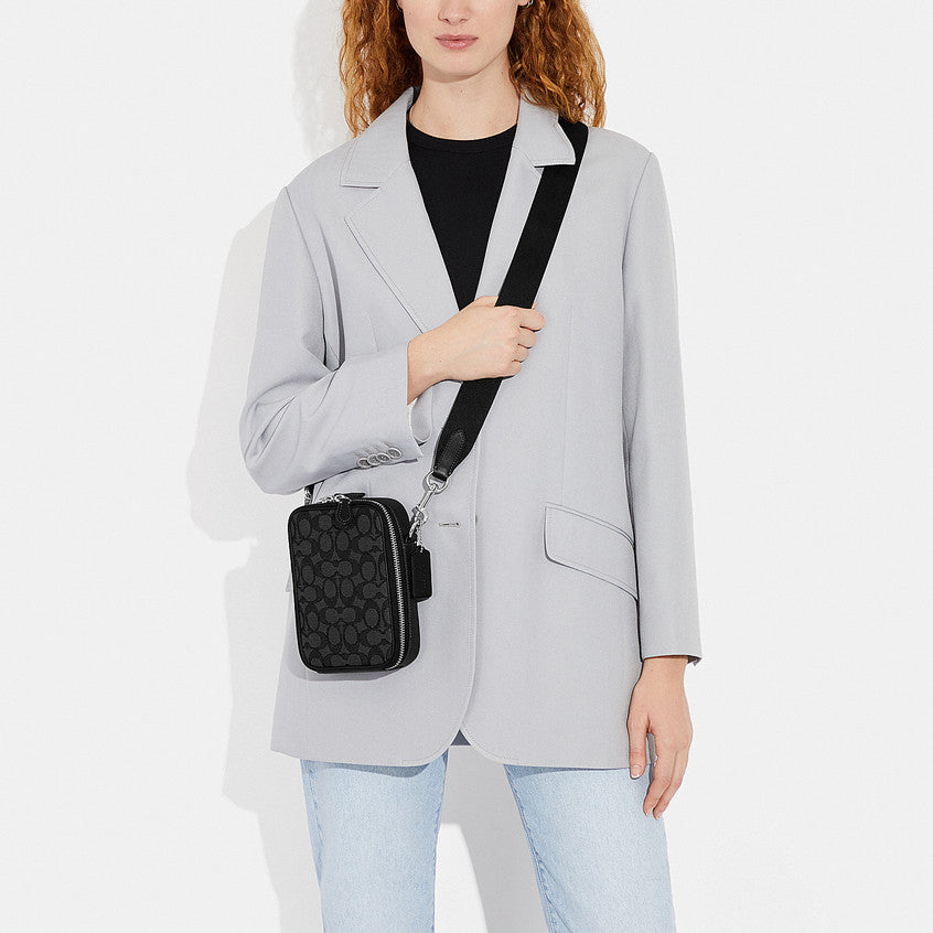 กระเป๋าสะพายข้างผู้ชาย รุ่น Stanton Crossbody In Signature Jacquard