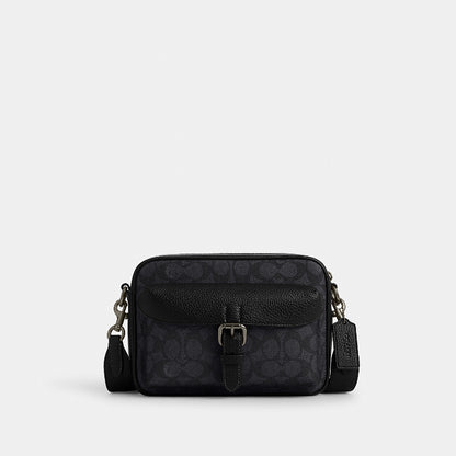 กระเป๋าสะพายข้างผู้ชาย รุ่น Warner Crossbody Bag In Signature Canvas