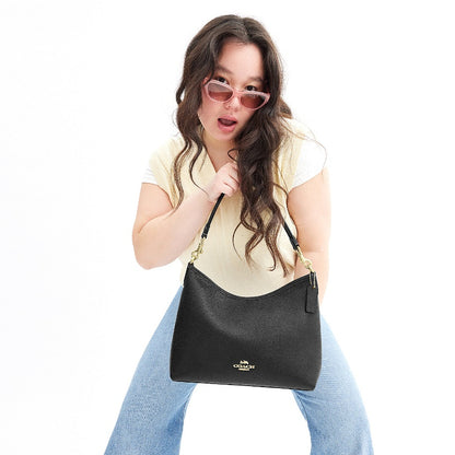 กระเป๋าสะพายผู้หญิง รุ่น Laurel Shoulder Bag