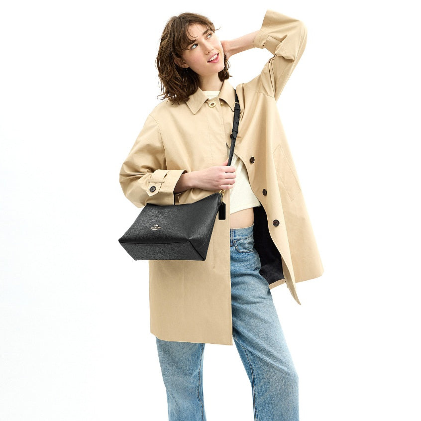 กระเป๋าสะพายผู้หญิง รุ่น Laurel Shoulder Bag
