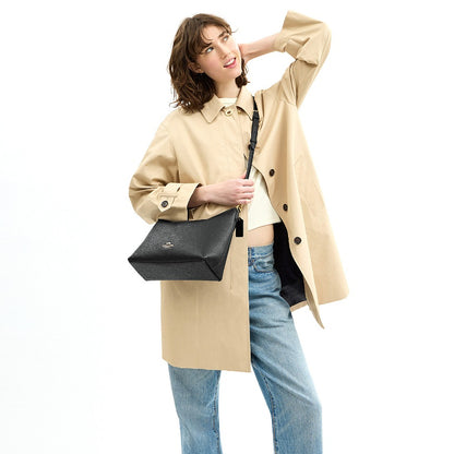 กระเป๋าสะพายผู้หญิง รุ่น Laurel Shoulder Bag