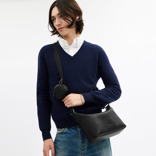 กระเป๋าสะพายข้างผู้ชาย รุ่น Small Finn Crossbody Bag With Pouch
