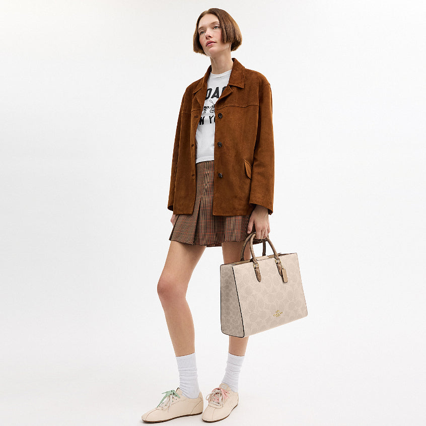 กระเป๋าสะพายผู้หญิง รุ่น Maggie Tote Bag In Blocked Signature Canvas