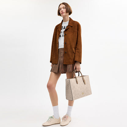 กระเป๋าสะพายผู้หญิง รุ่น Maggie Tote Bag In Blocked Signature Canvas