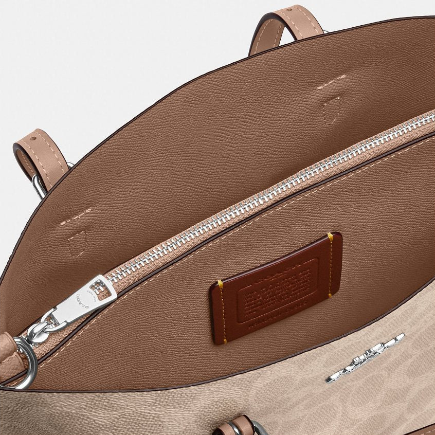 กระเป๋าสะพายผู้หญิง รุ่น Mollie Tote Bag 25 In Signature Canvas