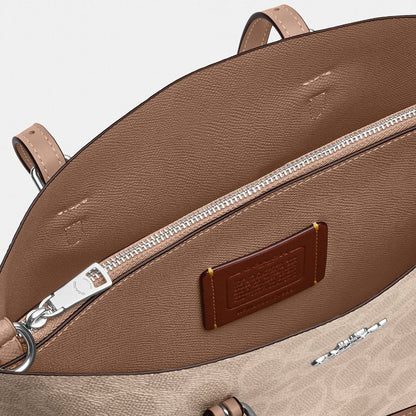 กระเป๋าสะพายผู้หญิง รุ่น Mollie Tote Bag 25 In Signature Canvas