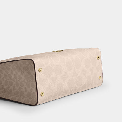 กระเป๋าสะพายผู้หญิง รุ่น Maggie Tote Bag In Blocked Signature Canvas