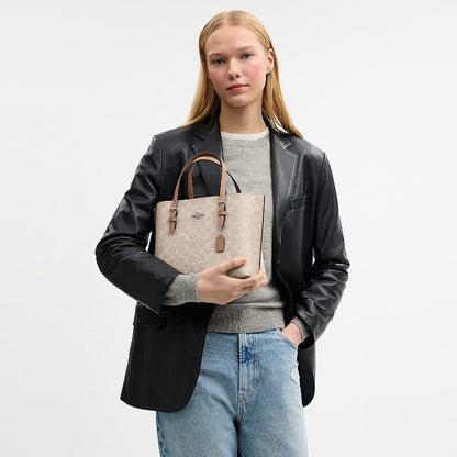 กระเป๋าสะพายผู้หญิง รุ่น Mollie Tote Bag 25 In Signature Canvas